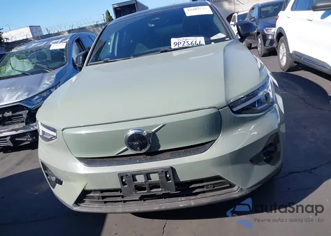 2023 Volvo C40 Recharge Pure Electric Twin Plus z USA, uszkodzony, nr VIN YV4ED3GLXP2044708